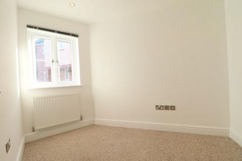 4 bedroom terraced house to rent, Longmead Avenue, Chelmsford CM2