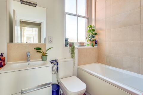 Flat 1, 1 Reading Road, Henley-on-thames, RG9 1AB