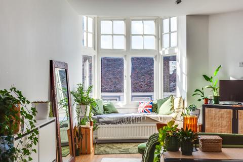 Flat 1, 1 Reading Road, Henley-on-thames, RG9 1AB