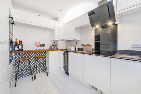 37 Fawn Drive, Three Mile Cross, Reading, RG7 1WN