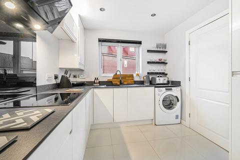 37 Fawn Drive, Three Mile Cross, Reading, RG7 1WN