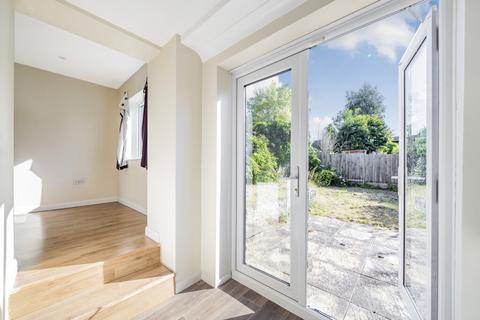 16 Thrush Close, Burghfield Common, Reading, RG7 3PG
