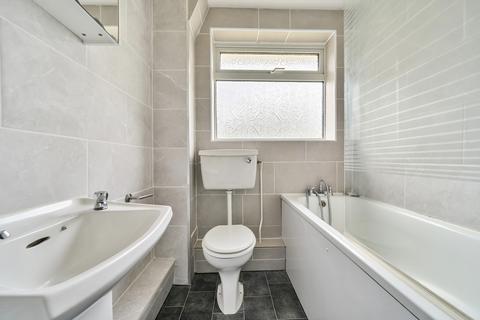 2 Brookside Walk, Burghfield Common, Reading, RG7 3HZ