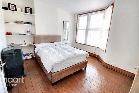 2 bedroom terraced house for sale, Charlemont Road, London