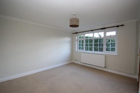 3 bedroom terraced house to rent, Orchard Estate, Reading RG10