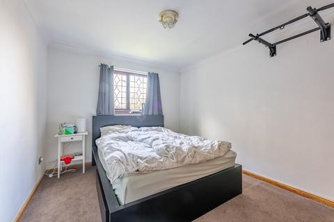 6 Grindcobbe, St Albans, AL1 2ED