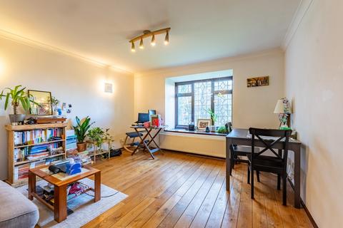 6 Grindcobbe, St Albans, AL1 2ED