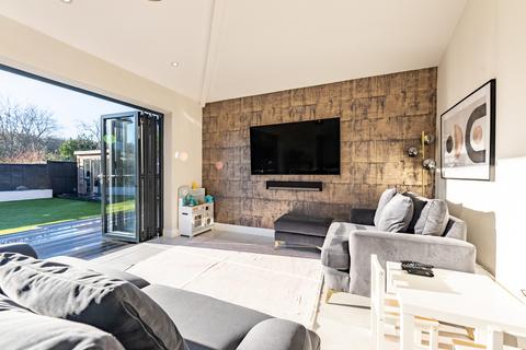 19 Hamilton Close, Bricket Wood, St Albans, AL2 3NA