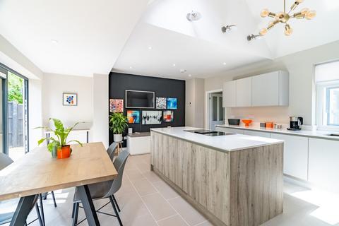 16a Castle Road, St Albans, AL1 5DL