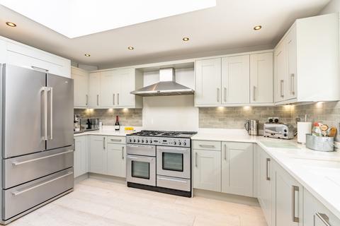9 Ringway Road, Park Street, St Albans, AL2 2RE