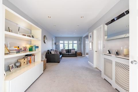 9 Ringway Road, Park Street, St Albans, AL2 2RE
