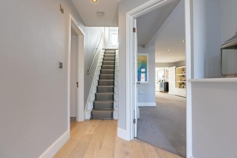 9 Ringway Road, Park Street, St Albans, AL2 2RE