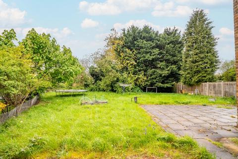 27 Maynard Drive, St Albans, AL1 2JX