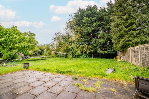 27 Maynard Drive, St Albans, AL1 2JX