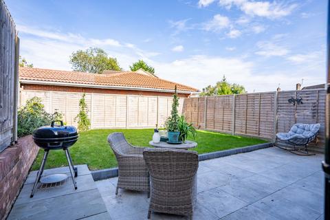 1b Barry Close, St Albans, AL2 3HN