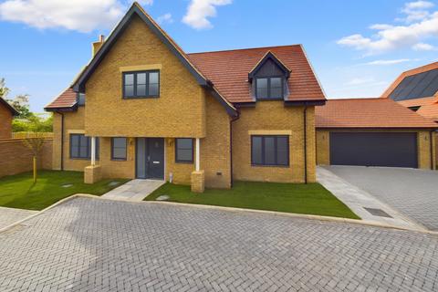 4 bedroom detached house for sale, Damson Close, Royston SG8