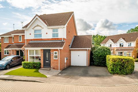 39 Alsop Close, London Colney, St Albans, AL2 1BW