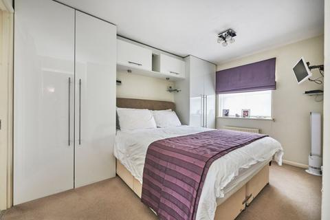 39 Alsop Close, London Colney, St Albans, AL2 1BW