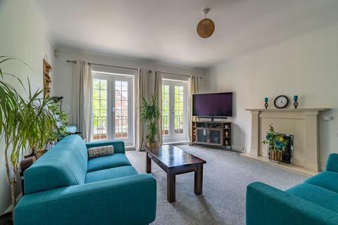 16 Azalea Close, London Colney, St Albans, AL2 1UA