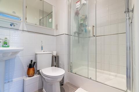 16 Azalea Close, London Colney, St Albans, AL2 1UA