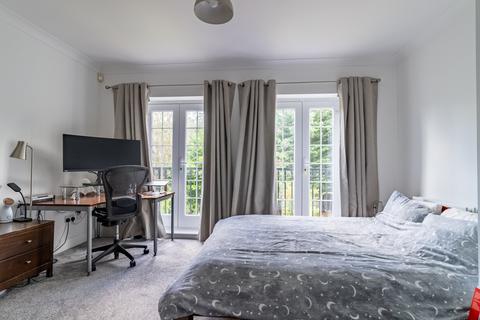 16 Azalea Close, London Colney, St Albans, AL2 1UA