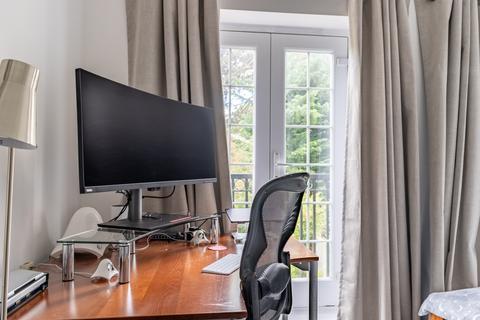 16 Azalea Close, London Colney, St Albans, AL2 1UA