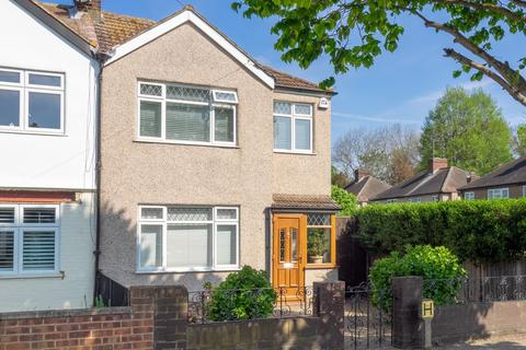 10 Ivydale Road, Carshalton, SM5 2EZ