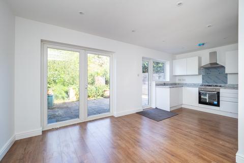 10 Ivydale Road, Carshalton, SM5 2EZ