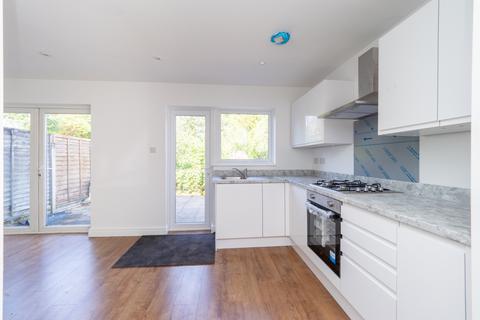 10 Ivydale Road, Carshalton, SM5 2EZ