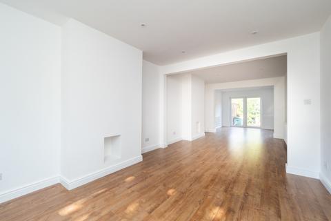 10 Ivydale Road, Carshalton, SM5 2EZ
