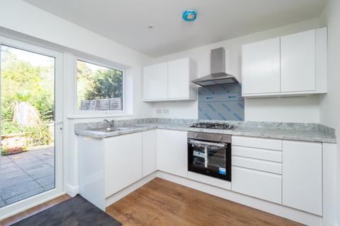 10 Ivydale Road, Carshalton, SM5 2EZ