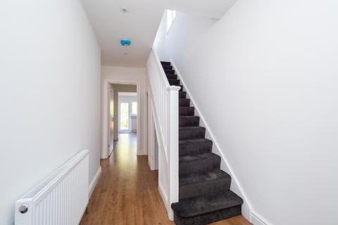 10 Ivydale Road, Carshalton, SM5 2EZ