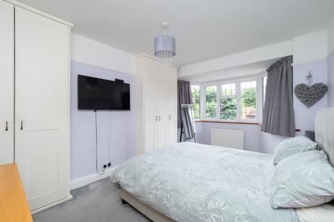 16 Rossdale, Sutton, SM1 4JU