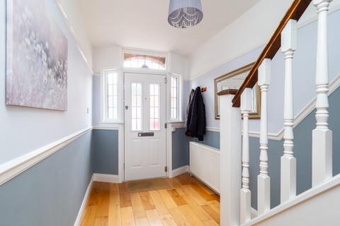 16 Rossdale, Sutton, SM1 4JU