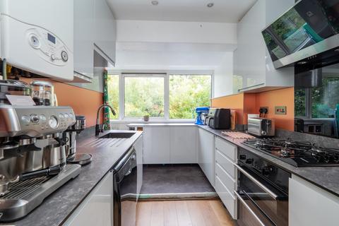 28 Reynolds Close, Carshalton, SM5 2AY