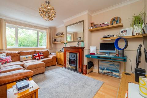 28 Reynolds Close, Carshalton, SM5 2AY