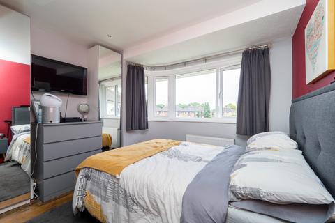 28 Reynolds Close, Carshalton, SM5 2AY