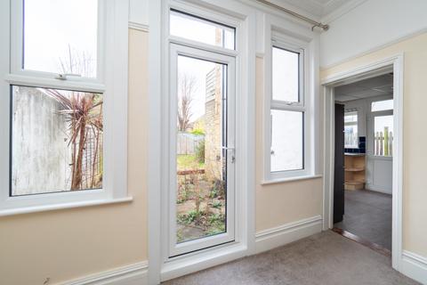 91 Onslow Gardens, Wallington, SM6 9PX