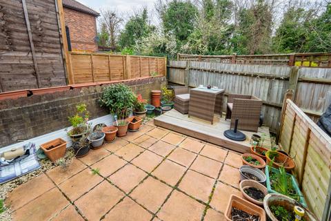42 Alpine View, Carshalton, SM5 3QJ