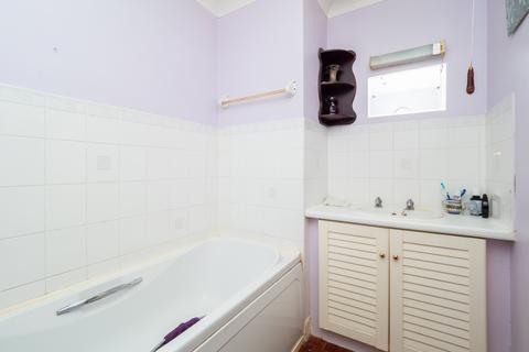 42 Alpine View, Carshalton, SM5 3QJ