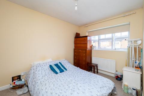 54 Bakers Gardens, Carshalton, SM5 2SF