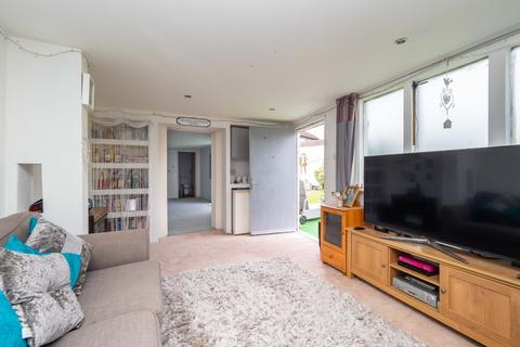 13 Chestnut Close, Carshalton, SM5 2AQ