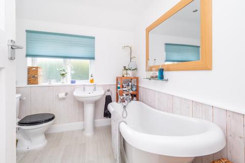 14 Chestnut Close, Carshalton, SM5 2AQ