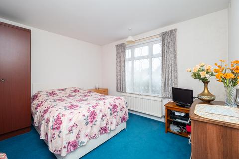 50 Mount Park, Carshalton, SM5 4PS