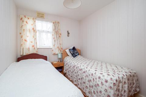 50 Mount Park, Carshalton, SM5 4PS