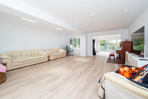 35 Nonsuch Walk, Sutton, SM2 7LG