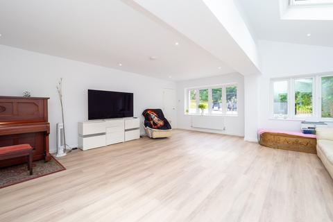 35 Nonsuch Walk, Sutton, SM2 7LG