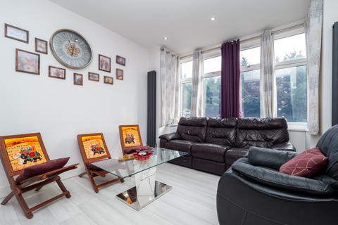 125 Gander Green Lane, Sutton, SM1 2EU