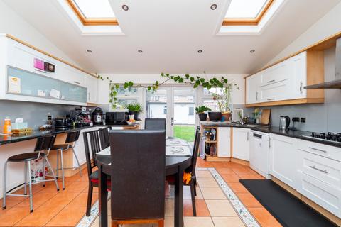 125 Gander Green Lane, Sutton, SM1 2EU