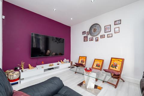 125 Gander Green Lane, Sutton, SM1 2EU